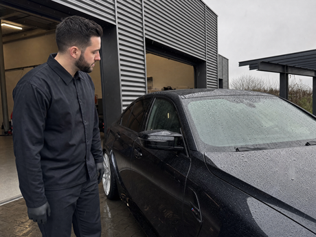 Hero-Foto: Glasversiegelung im Mai-Regen testen: perlt deine Frontschei