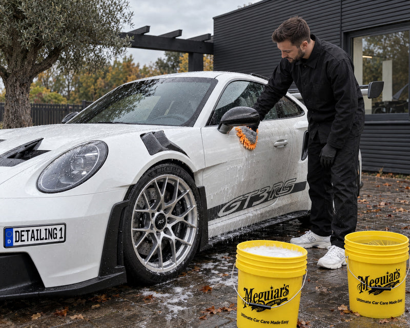 Detailing1 Hero: Waschhandschuhe — Zwei-Eimer-Methode richtig anwenden (Desktop)