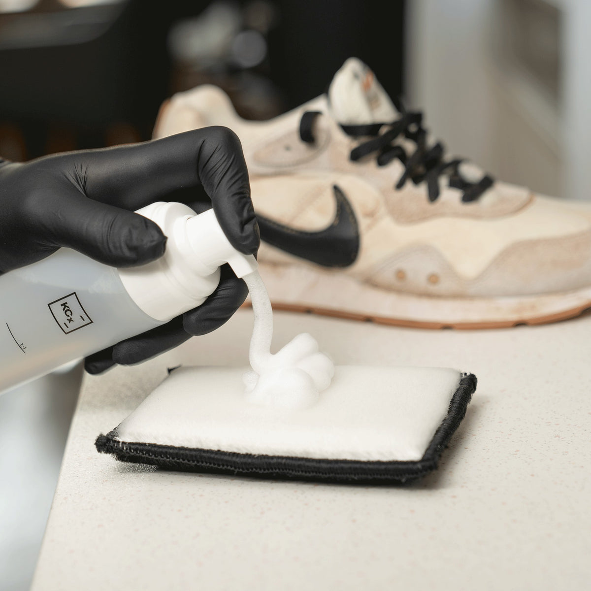 Detailing1 COLOURLOCK cleaning sneakers — cleaning foam on the pad, the dirty sneaker behind it
